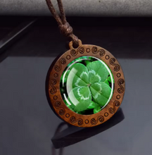 Carregar imagem no visualizador da galeria, Colar de Madeira Trevo