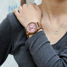 Carregar imagem no visualizador da galeria, Relógio de Madeira M9