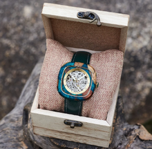 Carregar imagem no visualizador da galeria, Relógio de Madeira Resina Quadrado