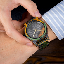 Carregar imagem no visualizador da galeria, Relógio de Madeira Metroid