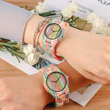 Carregar imagem no visualizador da galeria, Relógio de Madeira Skull - Wood Love