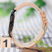 Carregar imagem no visualizador da galeria, Relógio de Madeira Cork Strap