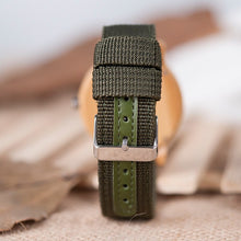 Carregar imagem no visualizador da galeria, Relógio de Madeira Verde