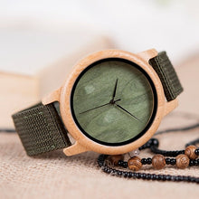 Carregar imagem no visualizador da galeria, Relógio de Madeira Verde