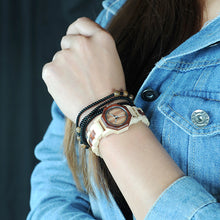 Carregar imagem no visualizador da galeria, Relógio de Madeira Feminino